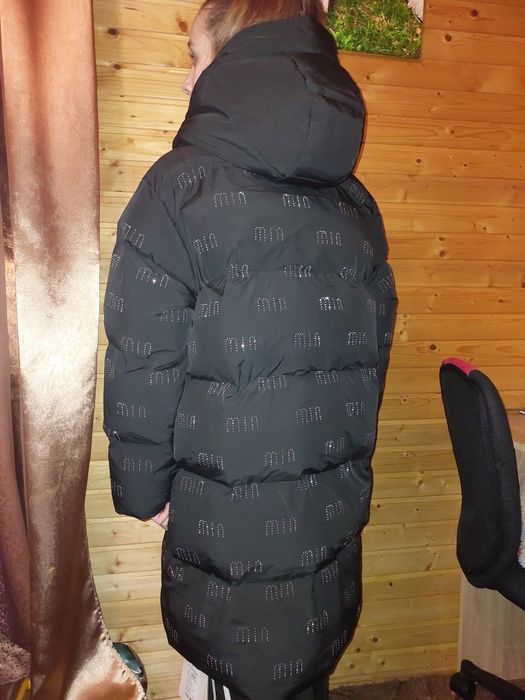 Зимова куртка нова з міу міу в камінці.