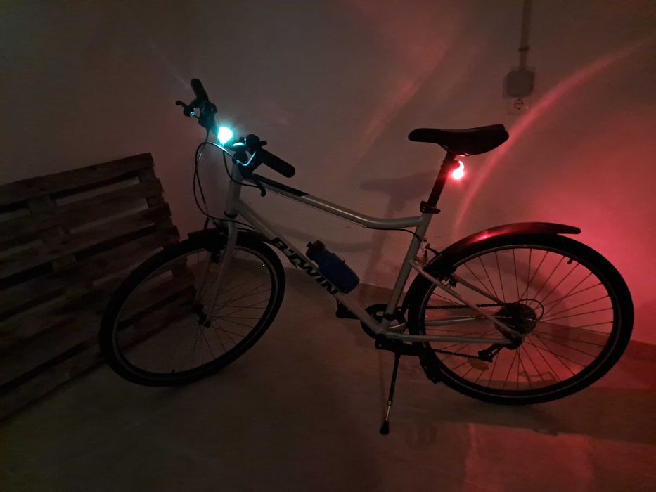 Bicicleta de Trekking Riverside 120  (L). + Capaceta