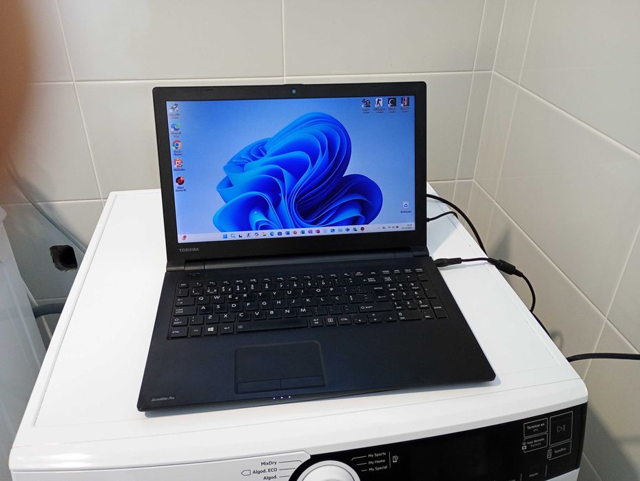 Vende-se computador Toshiba R 50 pc rápido e pronto a usar