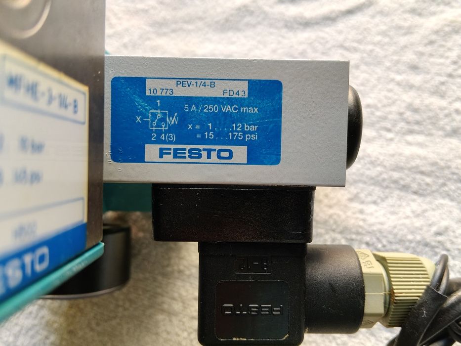 Zestaw pneumatyczny FESTO zawór, presostat , reduktor -komplet