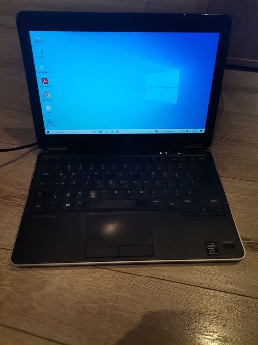 Mały laptop dell latitude E7240