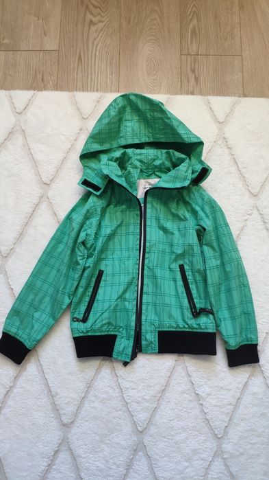 Куртка вітровка на хлопця розмір 140