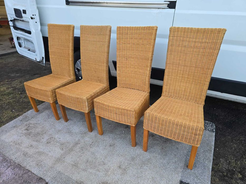 Komplet czterech krzeseł rattanowych