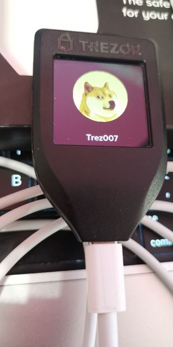 Криптогаманець Trezor Model T