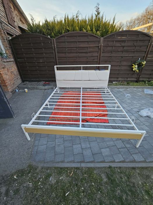 Łóżko metalowe  z ledami 220/180