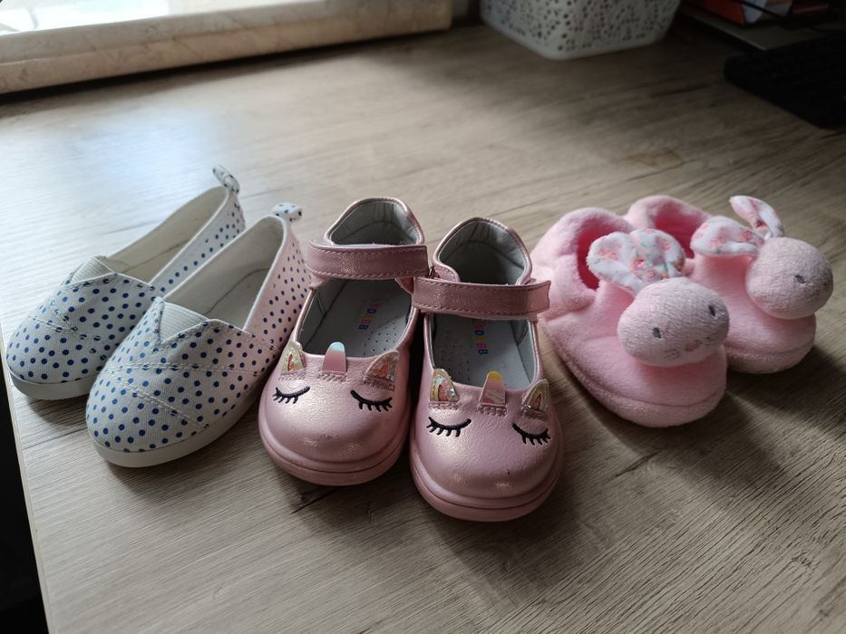 Взуття для дівчинки (туфлики,макасіни, домашні тапулі)