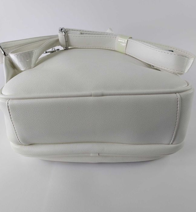 Рюкзак міський жіночий на два відділення білий Karlos Marconi