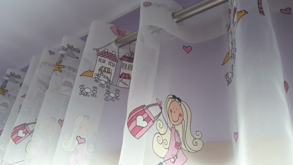 Cortinado e colcha forrada para quarto de Menina