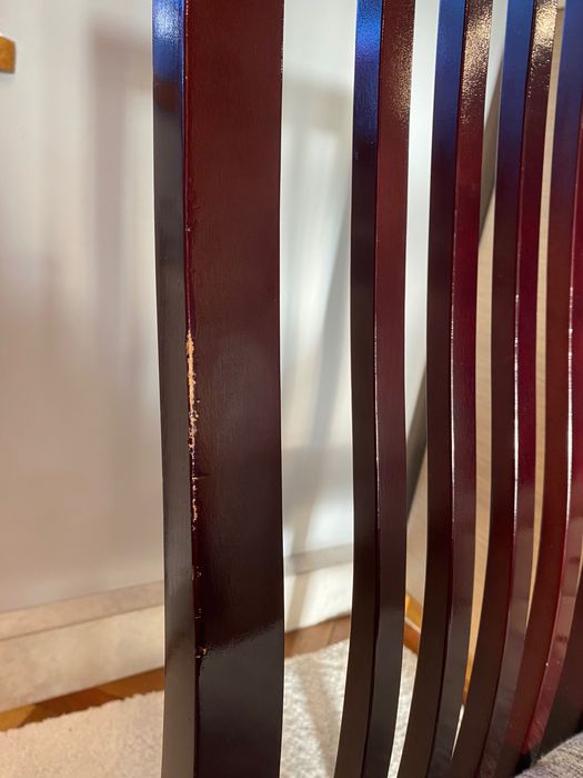 Стільці деревʼяні.