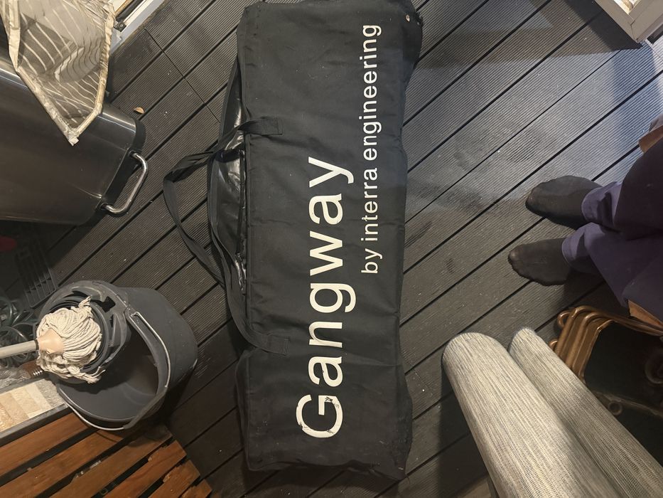 Vendo passerele/ rampa de barco/ ou passadiço para cais