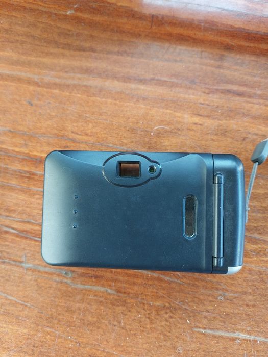 Фотоапарат Samsung Fino 15SE с объективом 28 мм.