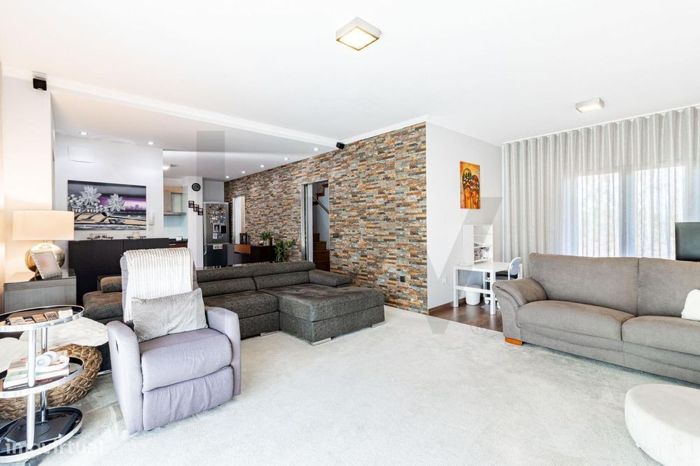 Moradia em Banda T3 com 261m2 na zona dos Passionistas – Santa Maria d