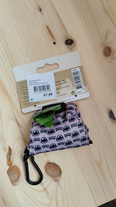 Dispensador de sacos para apanhar cocó animais Beeztees