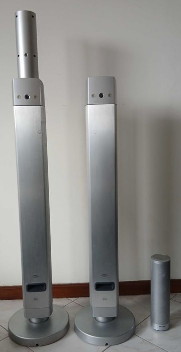 Par de Colunas (Torre) Philips com Subwoofer e Satélites Removíveis de 4 Vias