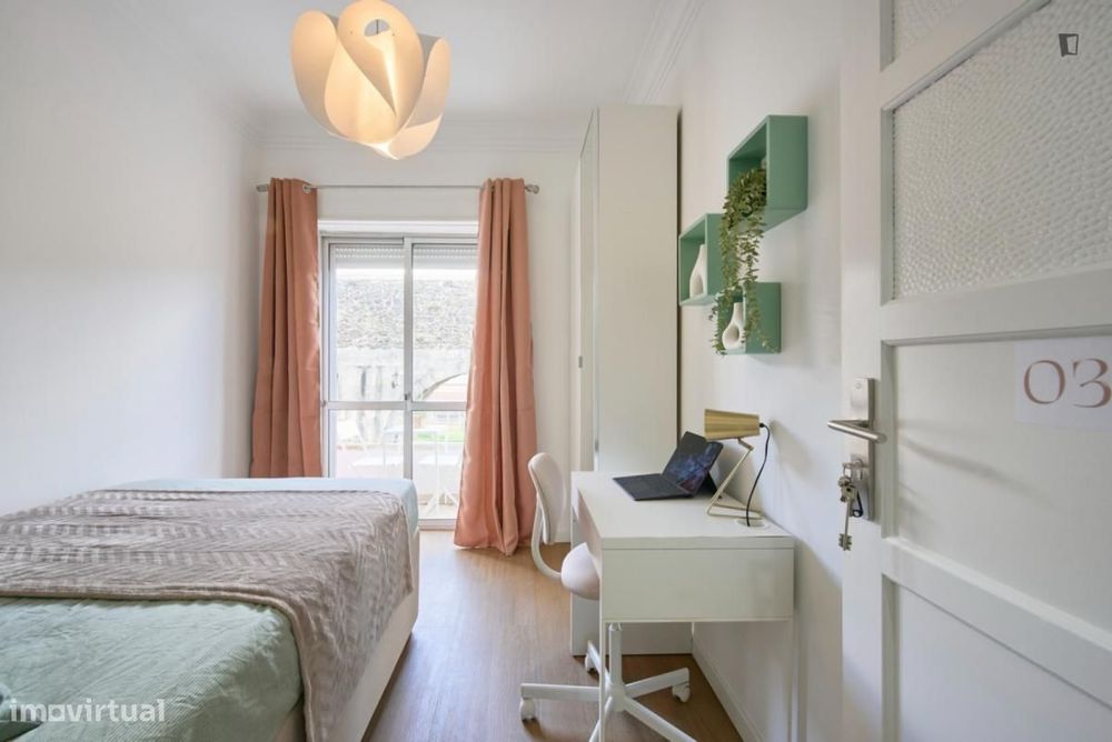 Quarto - localizado em Amadora Lisbon