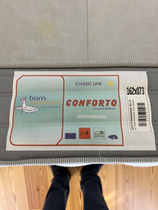 Cama de Criança, com gavetas e estofada em tecido