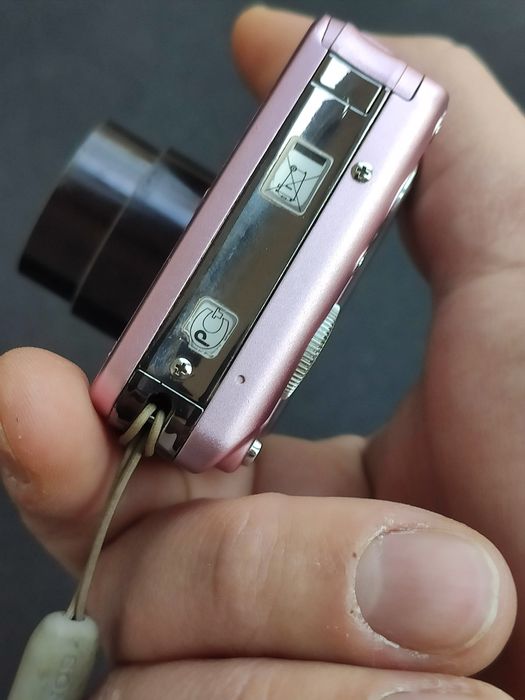 Sony Cyber-shot DSC-W130 / Carl Zeiss / 8.1 MP / оптичний зум

Продам