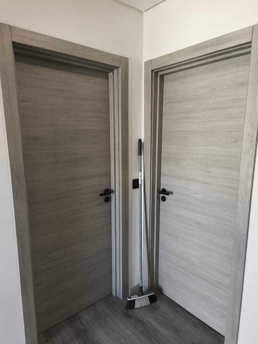 Aplicação/Instalação de portas e rodapés e piso vinílico