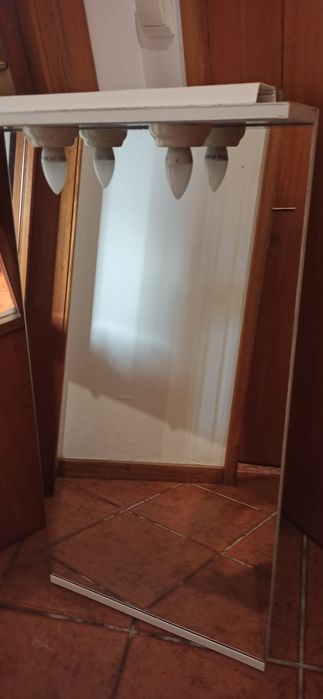 Vendo lavatório e espelho
