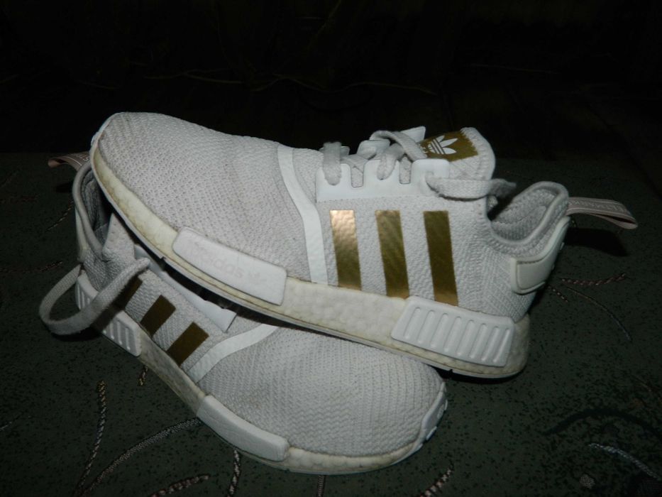 Кроссовки Adidas (оригинал) фирменные размер-40 стелька- 25,5см.