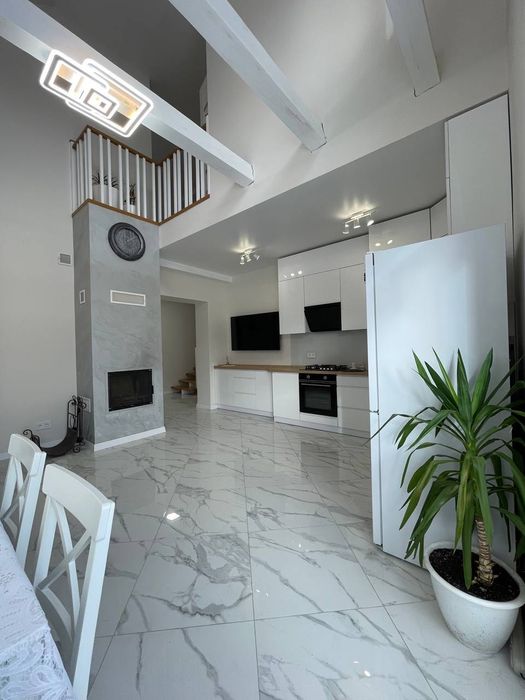 Оренда нового будинку спарки з окремим входом в Брюховичах