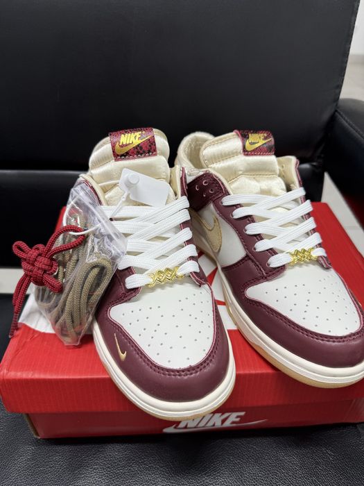 Кеди Nike.