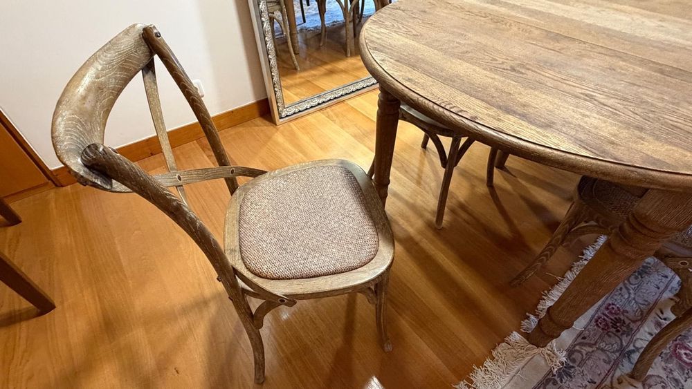 (Vendida) Conjunto de mesa de jantar e cadeiras em madeira