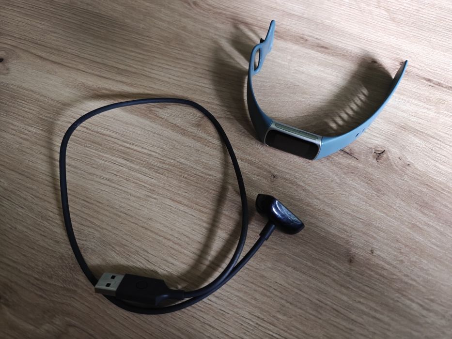 Smartband Fitbit Charge 5 niebieski MAŁO UŻYWANA