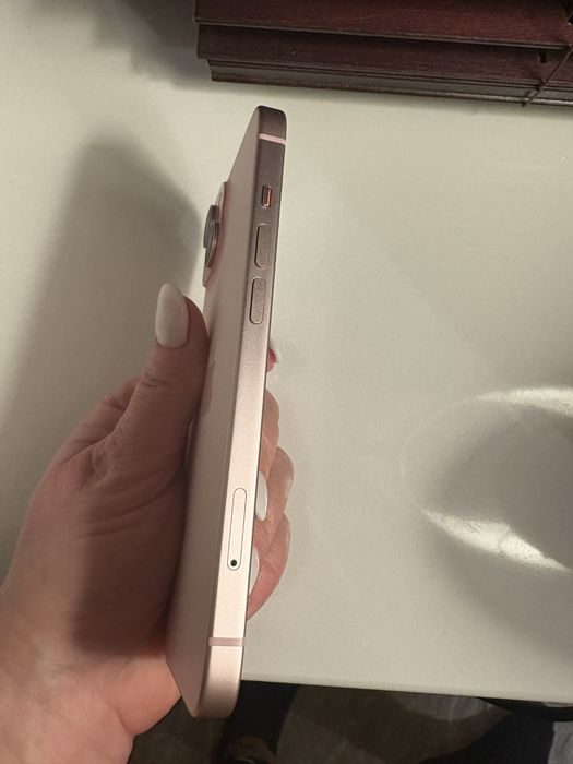 iphone 15 różowy