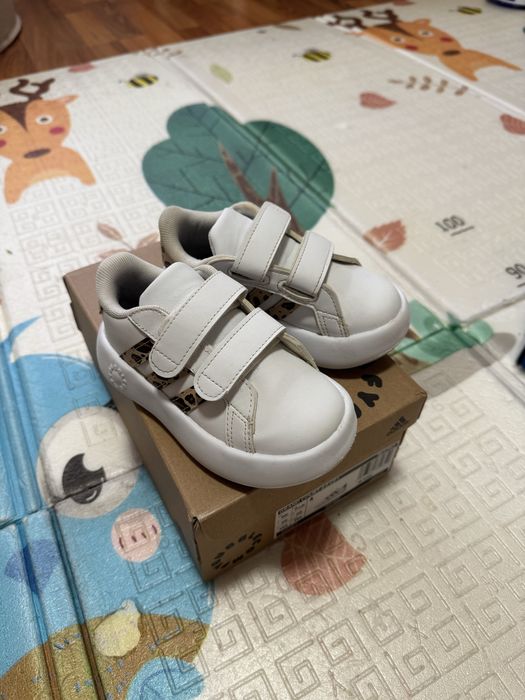 Зимові чоботи уггі дутікі сапоги zara 24 кросівки лео adidas 25