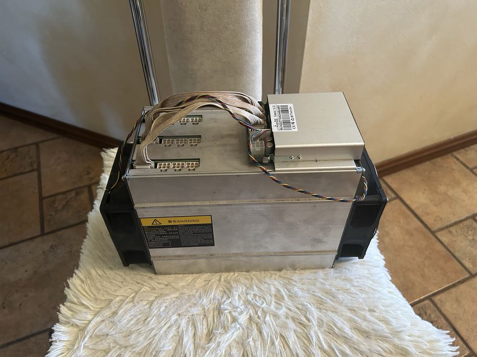 Майнер Bitmain Antminer D3.