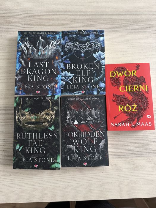 Kings of Avalier (4 tomy) + Dwór cierni i róż