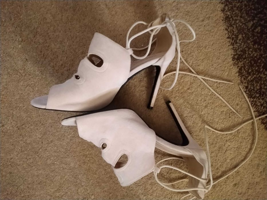 Buty jasne na lato