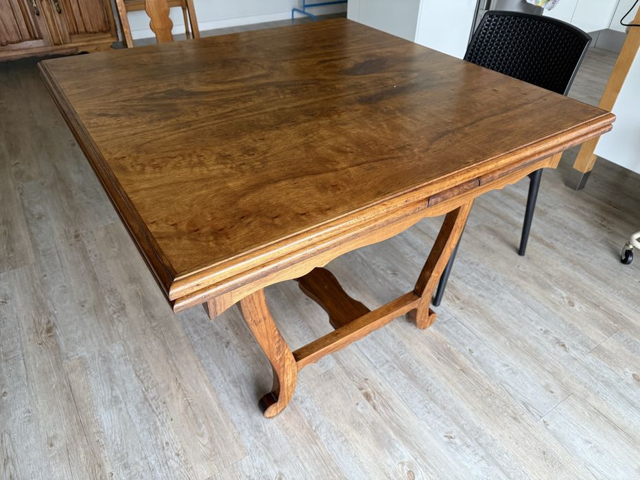 Mesa vintage e seis cadeiras originais