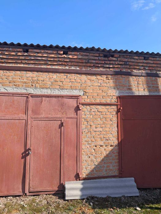 Гараж с-ще Любар, вул. Незалежності, 39