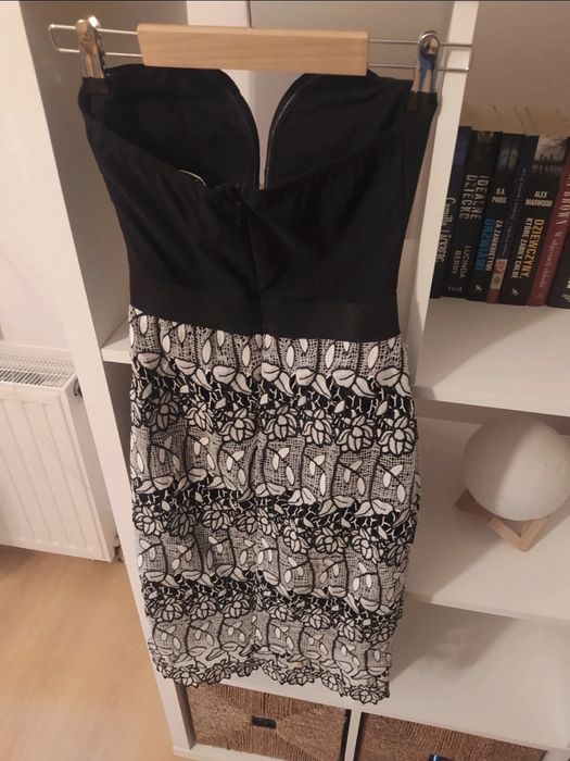 Unikatowa sukienka Rare London