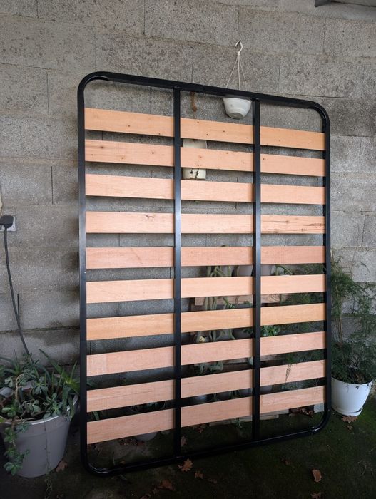 Estardo e colchão 1.9m por 1.4m