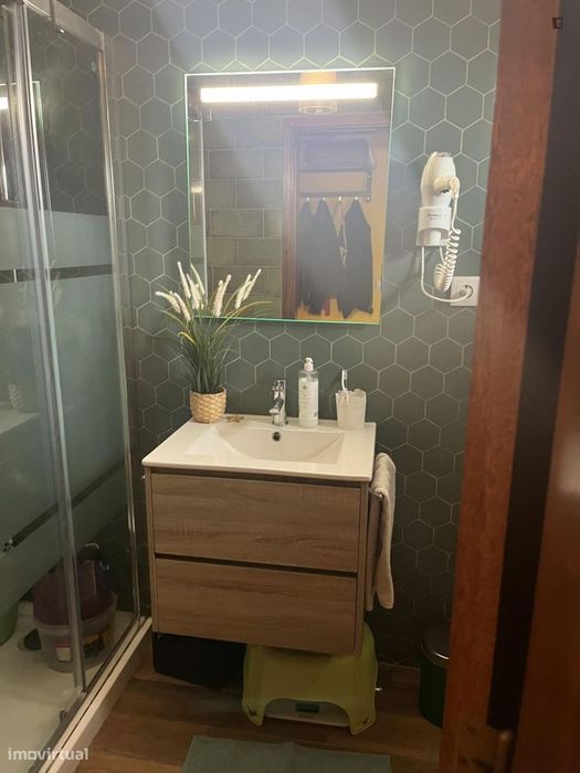 Quarto - localizado em Benfica Lisbon