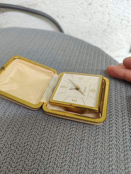 Будильник механический,дорожный