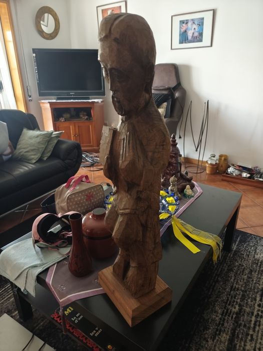 Estatueta em madeira antiga