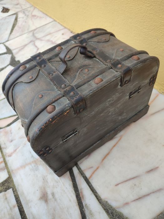 Mala Baú Antigo em Madeira e Pele