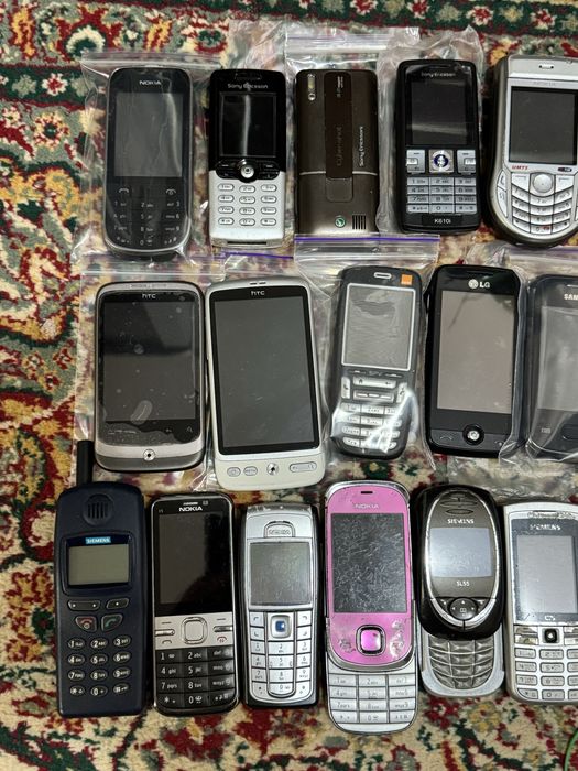 Лот Мобільних телефонів з Власної Колекції