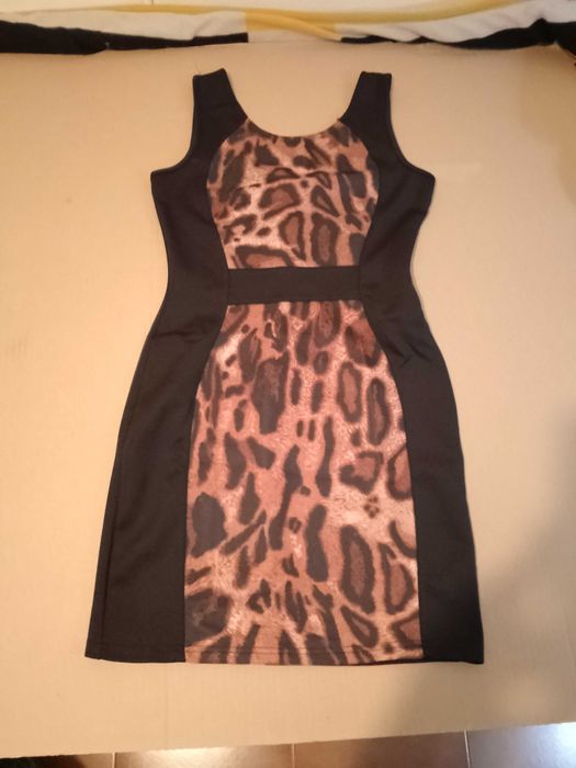 Varias roupas de senhora