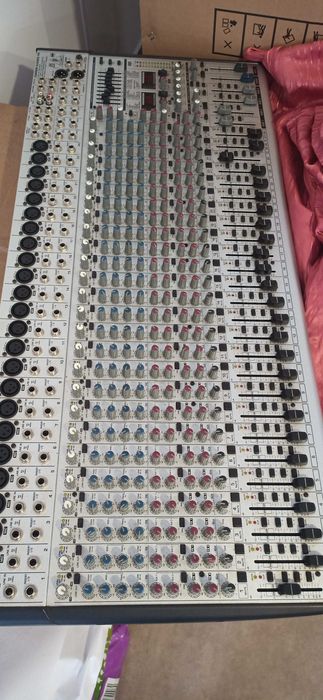 Mesa de Som Behringer Eurodesk SL3242FX PRO – 32 Canais, Efeitos Int.