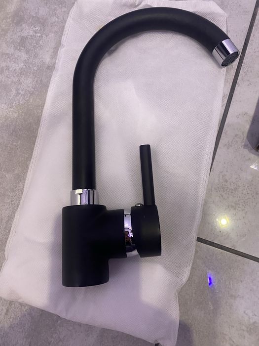 Nowy kran kuchenny czarny