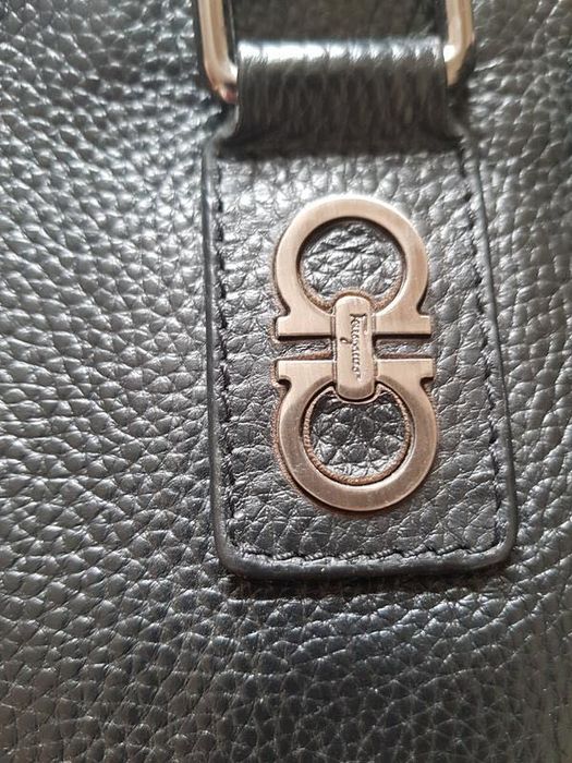 Шкіряна сумка відомого бренду salvatore ferragamo