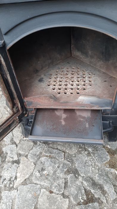 Salamandra a lenha, em excelente estado.