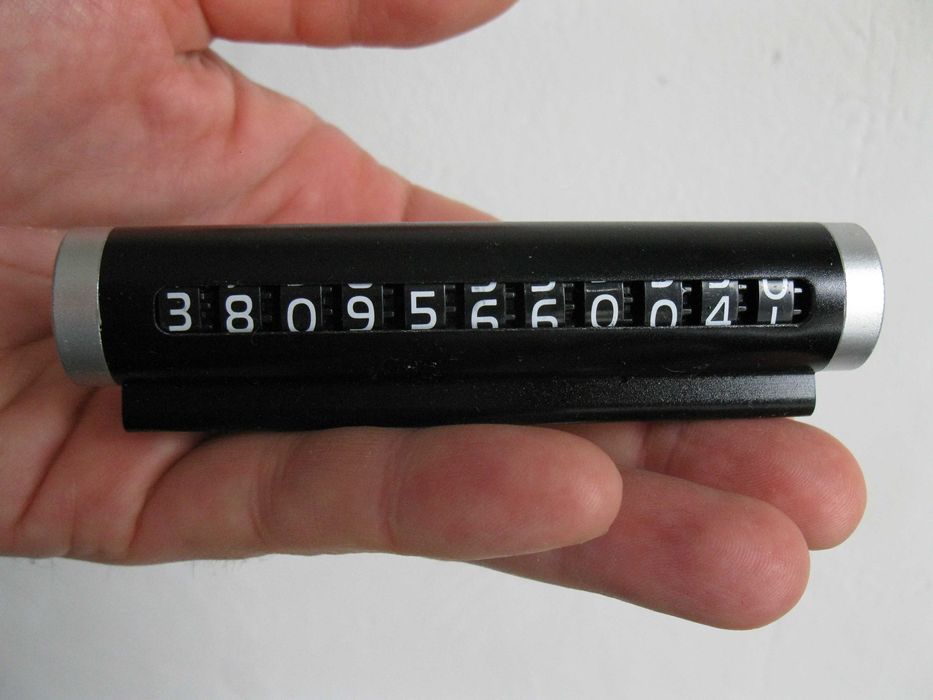 Автовизитка с номером телефона в машину