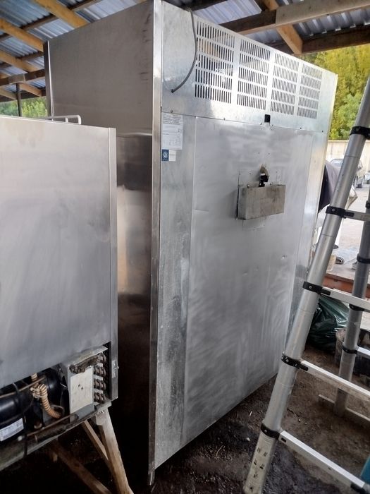 Професійний холодильник, професійна холодильна камера.