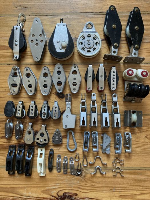 Osprzęt żeglarski - bloczki, knagi, itp.